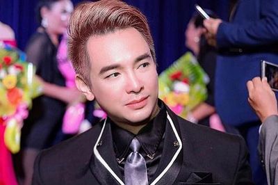 Ca sĩ Việt Quang đã có thể tự đi lại