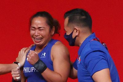 VĐV Philippines khóc sau khi giành HCV Olympic