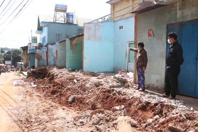 Pleiku đẩy mạnh phong trào hiến đất làm đường
