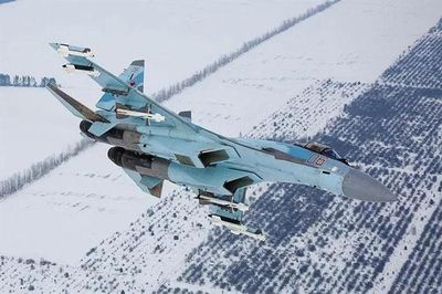 Chuyên gia Mỹ khẳng định Su-35 vượt trội hơn hẳn so với F-22