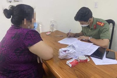 Người phụ nữ bán thuốc tự cho là chữa được Covid-19