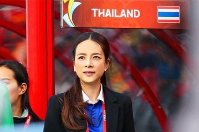 Sếp lớn Thái Lan bay sang Singapore sớm hơn kế hoạch, quyết đấu với ĐT Việt Nam
