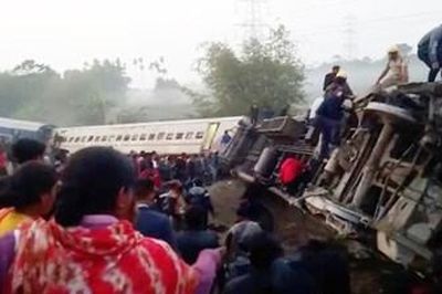 Tàu tốc hành trật bánh, 9 người thiệt mạng, 36 người khác bị thương