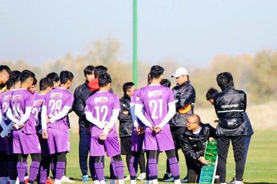 HLV Park Hang-seo 'phân thân' dẫn dắt U23 Việt Nam ở Dubai Cup 2022