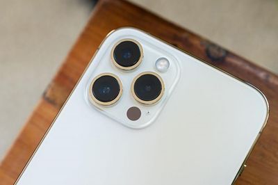 iPhone 14 Pro có camera lồi ra nhiều hơn