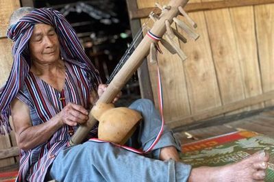 Cựu binh người H're mê nhạc cụ truyền thống