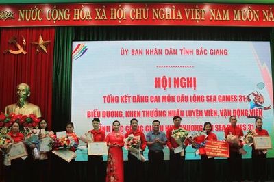 Hội LHPN tỉnh Bắc Giang khen thưởng nữ vận động viên đạt thành tích xuất sắc tại SEA Games 31