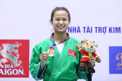 Những 'bóng hồng' thầm lặng