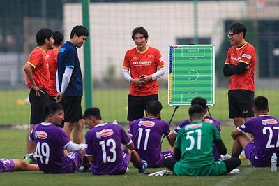 HLV Gong Oh Kyun mạo hiểm danh tiếng vì sơ đồ 4-3-3?
