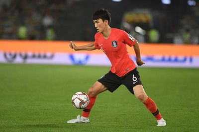 Tuyển thủ Hàn Quốc kiện FIFA vụ cấm chơi bóng ở Nga