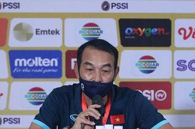 HLV Đinh Thế Nam nói gì về tấm thẻ đỏ của thủ môn U19 Việt Nam?
