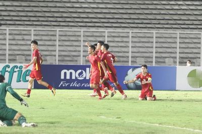 Cầm hòa Thái Lan, U19 Việt Nam vào bán kết