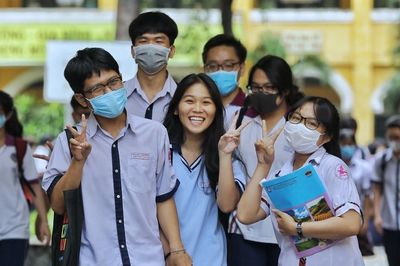 Môn lịch sử nửa bắt buộc, nửa lựa chọn: Vừa chạy... vừa xếp hàng