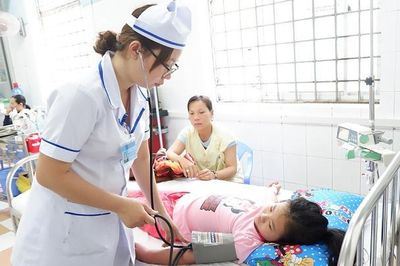 Sai lầm khi chăm sóc trẻ sốt xuất huyết