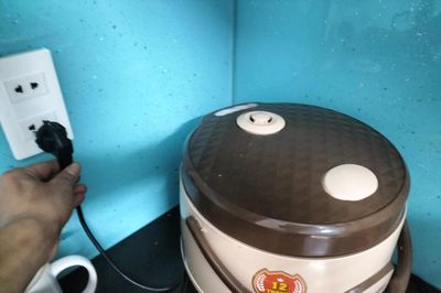 Sơn La: Phụ giúp bố mẹ nấu rau, bé gái 8 tuổi bị điện giật tử vong