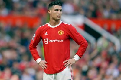 Man Utd không thanh lý hợp đồng với Ronaldo