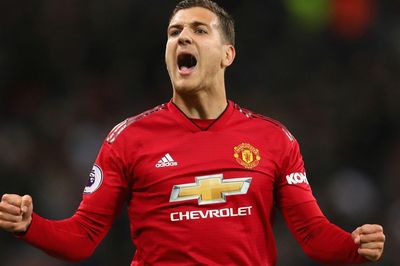 Barca muốn mua bộ đôi cầu thủ thất sủng của Man United