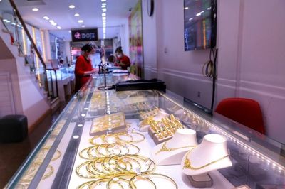 Giá vàng chịu nhiều sức ép