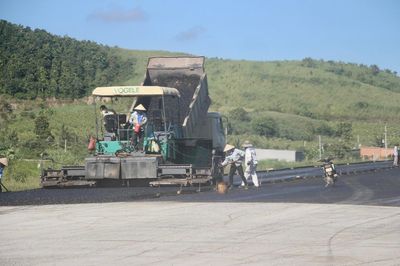 Thứ trưởng Bộ GTVT yêu cầu các nhà thầu cao tốc Bắc - Nam phải đáp ứng tiến độ, nếu không sẽ xử lý