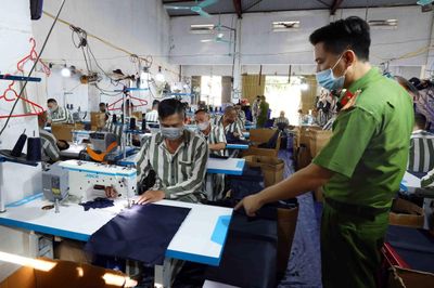 Từ 1/9, thí điểm cho phạm nhân lao động ngoài trại giam