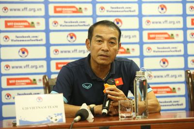 HLV Đinh Thế Nam: 'Cầu thủ U20 Việt Nam thiếu tự tin, chuyền sai nhiều'