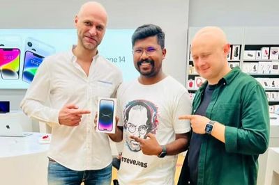 Bay từ Ấn Độ sang Dubai để mua iPhone