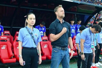 Madam Pang chi tiền tỉ khích lệ tinh thần cầu thủ Thái Lan