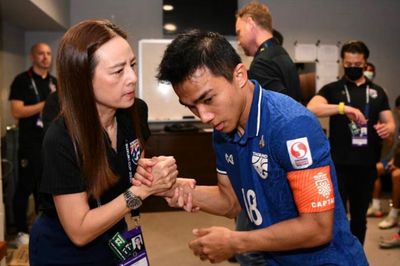 Madam Pang 'bó tay' trước Chanathip, Thái Lan của HLV Polking gặp nguy