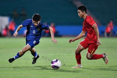 Thái Lan chào thua Việt Nam, Indonesia xấu hổ vì thua cả Lào