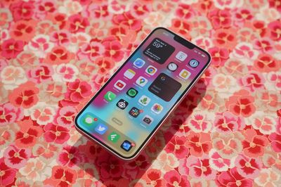 Đặt iPhone 13 nhưng được giao nhầm iPhone 14