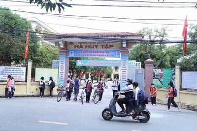 Học sinh cùng lớp nhưng đóng hai mức học phí khác nhau