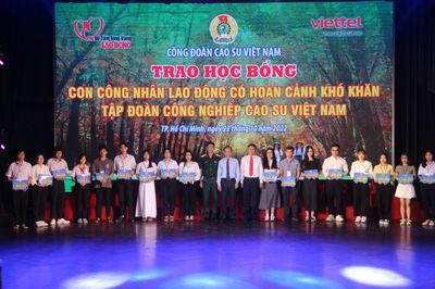Tuyên dương con em cán bộ, người lao động ngành cao-su vượt khó, học giỏi
