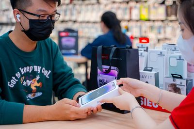 iPhone 14 cắm sạc qua đêm có thể sập nguồn