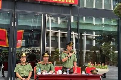 Bế mạc đợt tập huấn điều lệnh, quân sự, võ thuật năm 2022