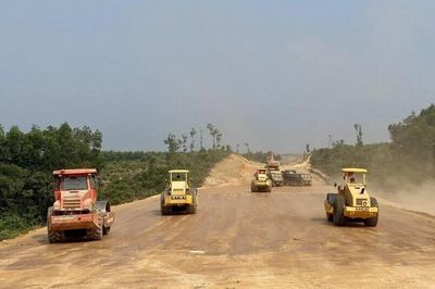 Bộ GTVT chấp thuận lùi thời hạn cao tốc Bắc - Nam đoạn Cam Lộ - La Sơn