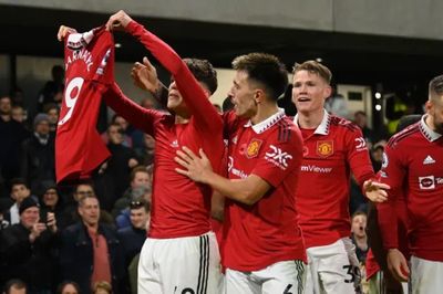 Man Utd thắng hú vía, Aston Villa 'đổi vận'