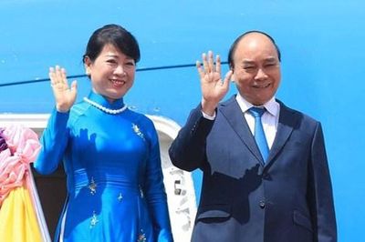 Chủ tịch nước Nguyễn Xuân Phúc tới Bangkok, bắt đầu thăm chính thức Thái Lan và dự APEC 29