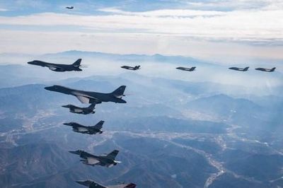 Mỹ điều động máy bay ném bom B-1B Lancer tham gia cuộc trận chung với Hàn Quốc
