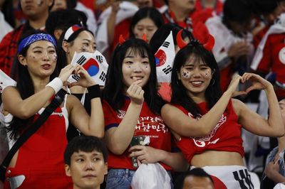Kỳ World Cup đắt đỏ của các cổ động viên Hàn Quốc, Nhật Bản