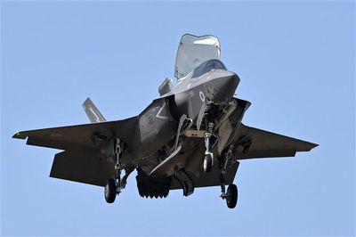 F-35 gây khó cho toàn bộ phi đội chiến đấu cơ Mỹ