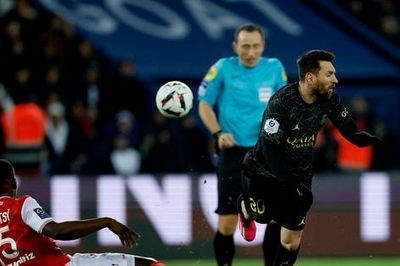 Messi lại im lặng, PSG lại không thắng