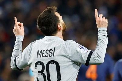 Mbappe nhạt nhòa, Messi lập công giúp PSG vượt khó