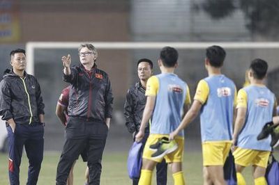 Ông Troussier gọi thêm cầu thủ U20 Việt Nam vào đội tuyển U23, hướng tới tranh vàng SEA Games 32