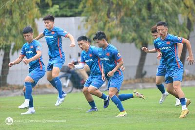 Đội tuyển Việt Nam tạm chia tay sau 5 ngày hội quân