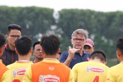 HLV Troussier đặt mục tiêu đặc biệt cho cầu thủ Việt Nam