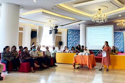 Sơ kết Câu lạc bộ Liên thế hệ tự giúp nhau