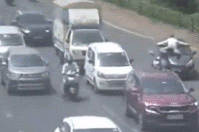 Lái xe 'hất' cảnh sát lên kính lái và bỏ chạy suốt 19km