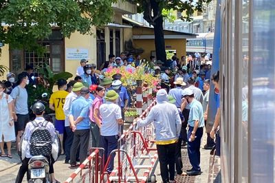 Thông tuyến đường sắt Bắc – Nam sau vụ tàu SE1 trật đường ray