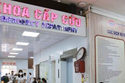 2 học sinh nhập viện cấp cứu vì hút thuốc lá điện tử