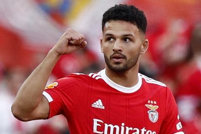 Man United chi tiền 'khủng' chiêu mộ tiền đạo 21 tuổi?
